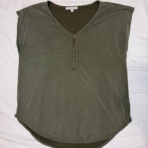Green Envelope LA Women's Size L Olive Green V-Neck Top Blouse Zipper